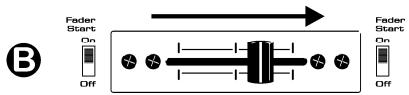JBSYSTEMS BEAT 4 USB - CROSSFADER EN LA POSICION IZQUIERDA: El reproductor de CD conectado al conector de in fader A se enquirytra reproduciendo, el othero repren pausa. - 2