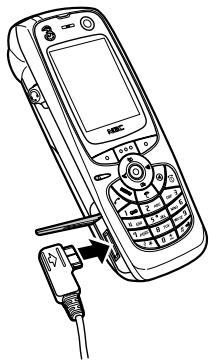 NEC E228 - Connecter le chargeur au téléphone - 1