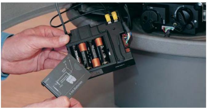 WANDERS SOLEA GAS - Placing the batteries - 1