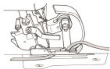 JUKI MO-654DE - Sewing in tape / Cosido en cinta Pose de bande de renfort / Applicazione di un nastro - 3