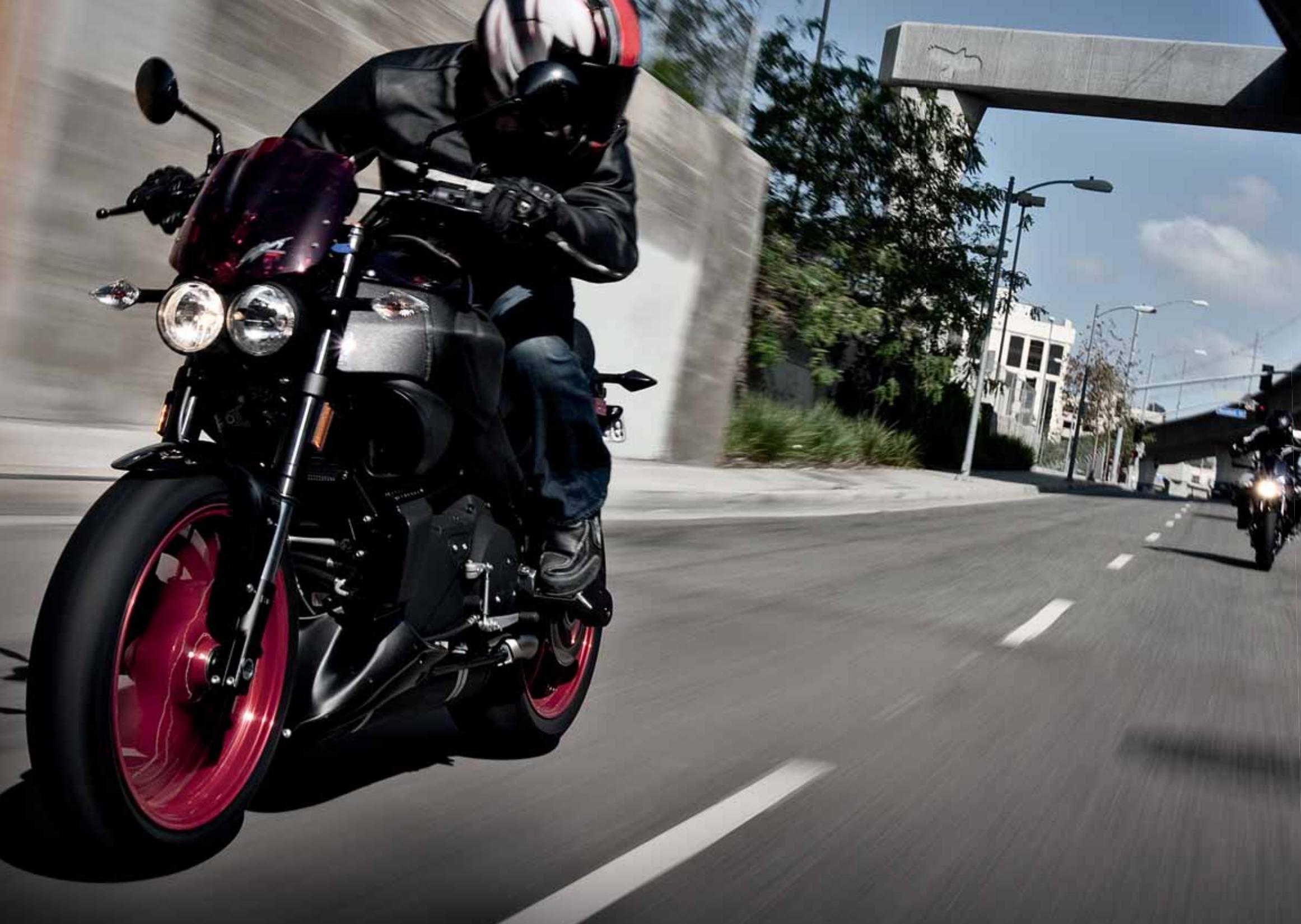 BUELL 1125R - BUELL®... OU LE PLAISIR DE ROULER SEUL. À vrai dire, si vous cherchez une moto pour vous regrouper tous les week-end - 2