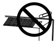 EIZO COLOREDGE CG301W - Eloignez les petits objets ou les liquides de l'appareil. - 1