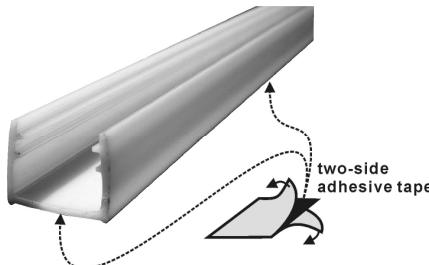 JBSYSTEMS LIGHT MLS-20 - Installation mit doppelseitigem Klebeband: - 1