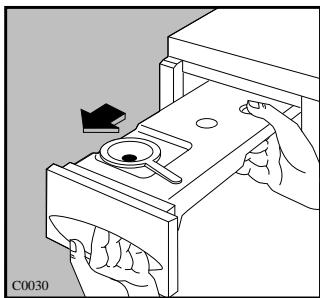 CASTOR CCD230RE - Introduisez à fond le bac. - 1