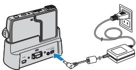 CONTAX U4R - Placer l'appareil photo sur le socle USB et connecter l'adaptateur secteur. - 1
