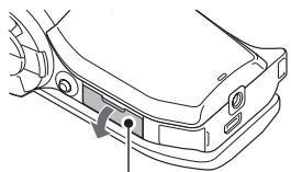 LOGICOM-SANYO XACTI VPC-HD2000 - Insérez la carte mémoire SD. - 1