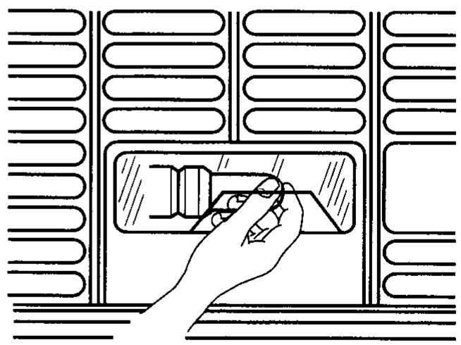 KELVINATOR ZCF230 - REEMPLACEMENT DE L'AMPOULE - 1