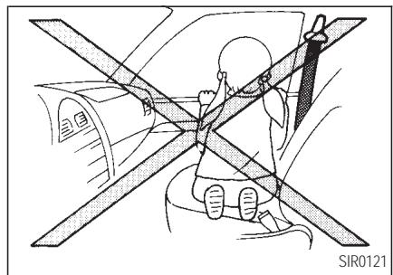 INFINITI I35 - SIÉGES, DISPOSITIFS DE RETENUE ET SYSTEMES DE COUSSIN GONFLABLE D'APPOINT - 2