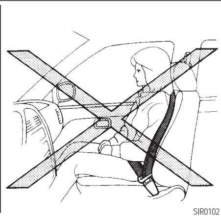 INFINITI I35 - SIÉGES, DISPOSITIFS DE RETENUE ET SYSTEMES DE COUSSIN GONFLABLE D'APPOINT - 2