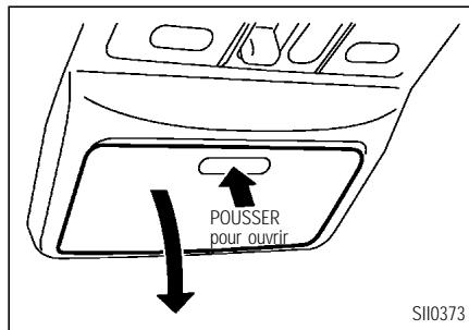 INFINITI I35 - COMPARTIMENT À LUNETTES - 1