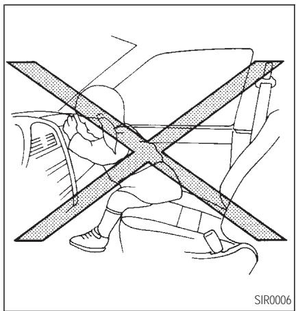 INFINITI I35 - SIÉGES, DISPOSITIFS DE RETENUE ET SYSTÉMES DE COUSSIN GONFLABLE D'APPOINT - 3