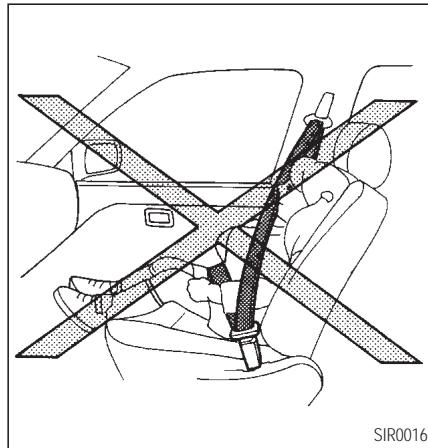 INFINITI I35 - SIEGES, DISPOSITIFS DE RETENUE ET SYSTEMES DE COUSSIN GONFLABLE D'APPOINT - 3