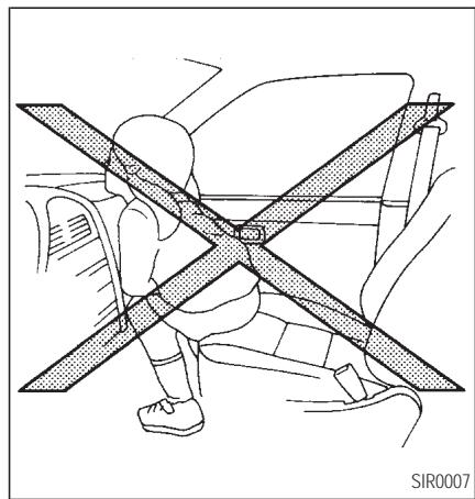 INFINITI I35 - SIÉGES, DISPOSITIFS DE RETENUE ET SYSTÉMES DE COUSSIN GONFLABLE D'APPOINT - 4