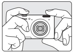 NIKON COOLPIX S6300 - Tenez fermement l'appareil. - 1