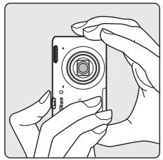 NIKON COOLPIX S6300 - Tenez fermement l'appareil. - 2