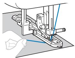 BROTHER DS-140 - Abaissez le fil supérieur pour le faire passer dans l'orifice du pied-de-biche. - 10