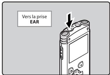 OLYMPUS WS-650S - Branchez I'ecouteur sur la prise EAR de I'enregistreur. - 1