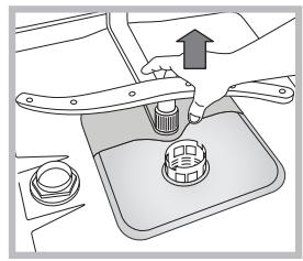 INDESIT DSG573 - Limpar os braços aspersores - 2
