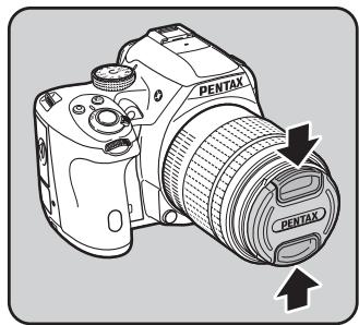 PENTAX K-50 - Retirez le bouchon de boîtier (1) et le cache de la monture de l'objet (2). - 3