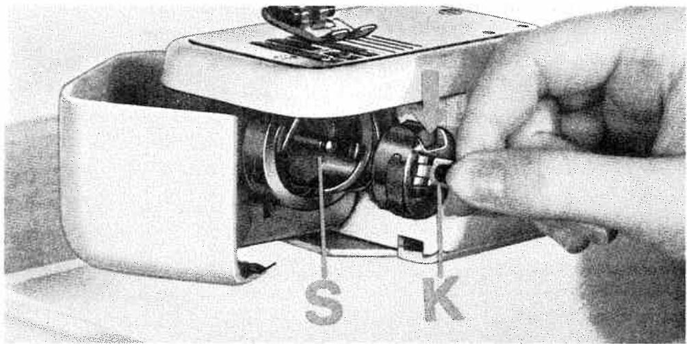 PFAFF 1222E - ... to wind the bobbin and disengage the sewing mechanism: - 4