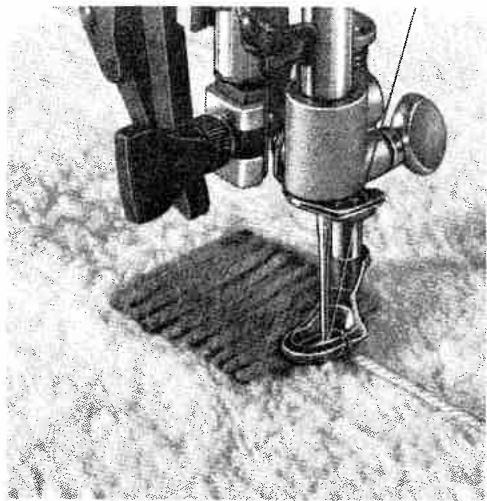 PFAFF 1222E - Darning with wool thread - 4