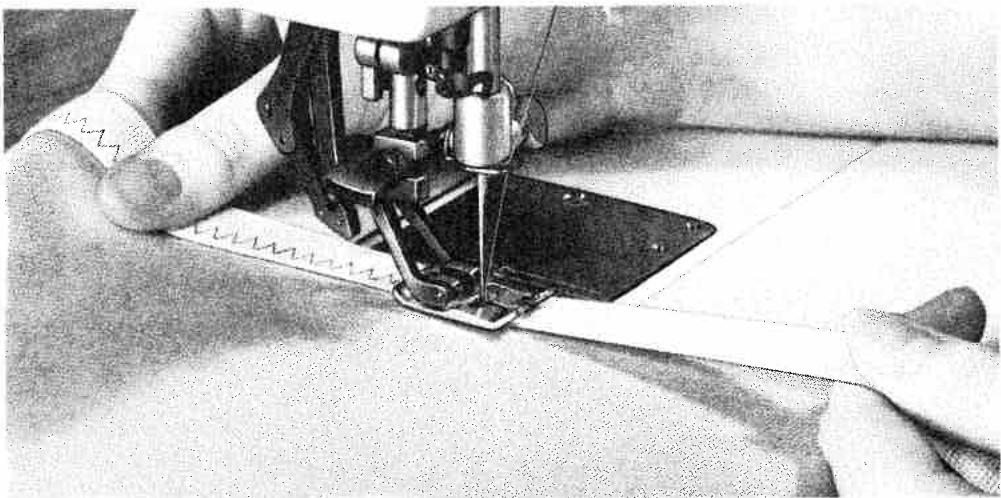 PFAFF 1222E - Sewing on elastic - 2