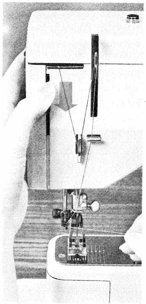 PFAFF 1222E - Threading the needle with the automatic Pfaff needle threads - 1
