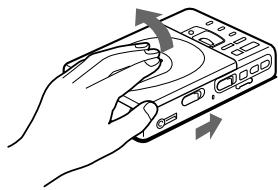 SONY MZ-R35 - Inserte un MD. - 1