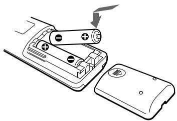 SONY SLV-SP70R - Inserting the batteries - 1