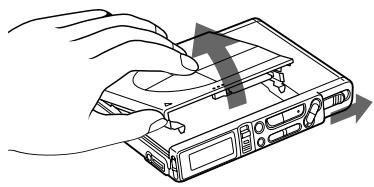 SONY MZ-R37 - Insert a recordable MD. - 1