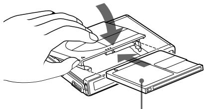 SONY MZ-R37 - Introduisez un MD enregistrable. - 2
