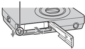 SONY CYBER-SHOT DSC-WX1 - So behmen Sie den Akku heraus - 1
