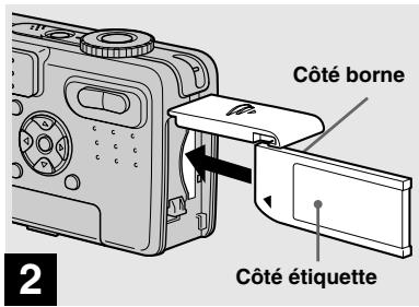 SONY DSC-P10 - Insertion et retrait d'un « Memory Stick - 2