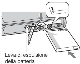 SONY CYBER-SHOT DSC-T110 - Inserimento del pacco batteria/di una scheda memoria (in vendita separatamente) - 3