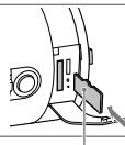 SONY QX100 - Inserción de una tarjeta de memoria - 5