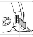 SONY QX100 - Insetimento di una scheda di memoria - 6