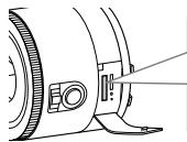 SONY QX100 - Inserir um cartão de memória - 4