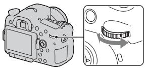 SONY A77 - Ruotare la manopola di controllo anteriore verso sinistra finché appara l'indicazione [BULB]. - 3