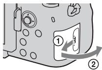 SONY A77 - Inserimento della batteria/scheda di memoria (in vendita separatamente) - 4