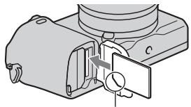 SONY NEX-6B - Plaats een geheugenkaart. - 1