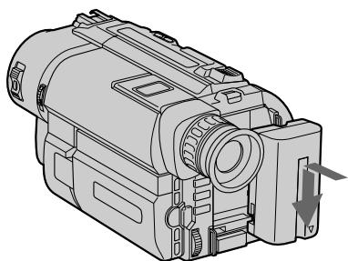 SONY CCD-TRV15E - Installing the battery pack - 1