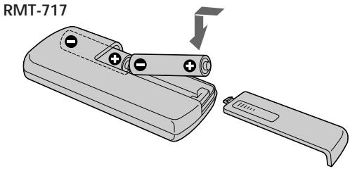 SONY CCD-TRV15E - To prepare the Remote Commander - 1