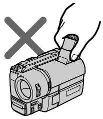 SONY CCD-TRV15E - Предосторожности к панели ЖКД и видоискателю - 1