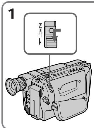 SONY CCD-TRV25 - To remove the battery pack - 2