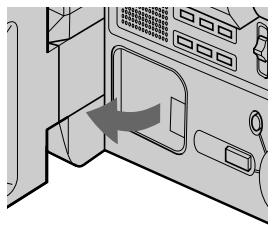 SONY CCD-TRV25 - Changing the lithium battery - 2
