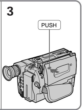 SONY CCD-TRV25 - To remove the battery pack - 4