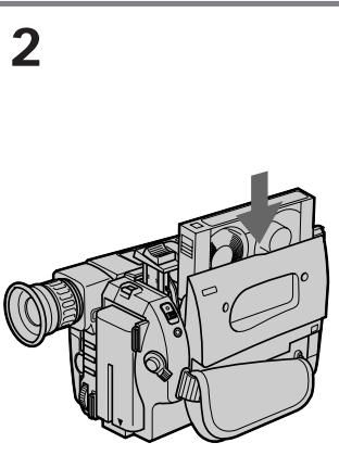 SONY CCD-TRV25 - To remove the battery pack - 3