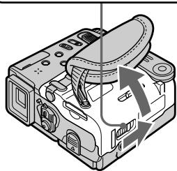 SONY DCR-PC9E - Inserting a cassette (p. 27) - 2