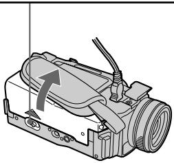 SONY DCR-TRV11E - Inserting a cassette (p. 20) - 2