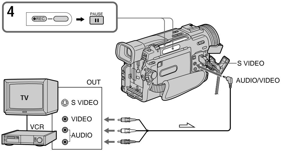 SONY DCR-TRV11E - Использование соединительного кабеля аудио/видео - 1